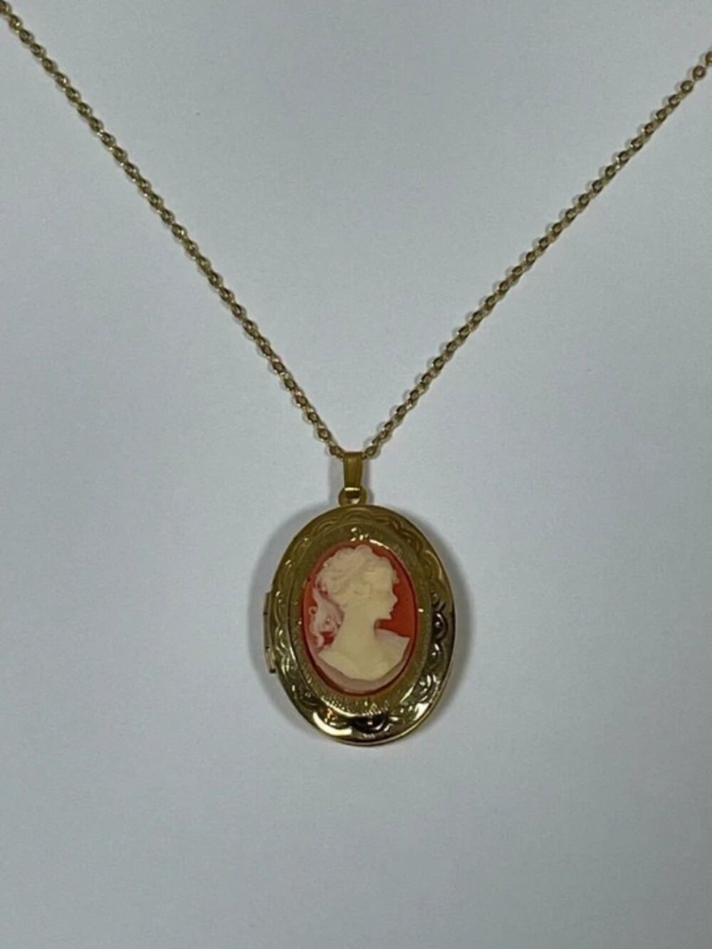 Vintage Gold Tone Pink Cameo Locket Necklace